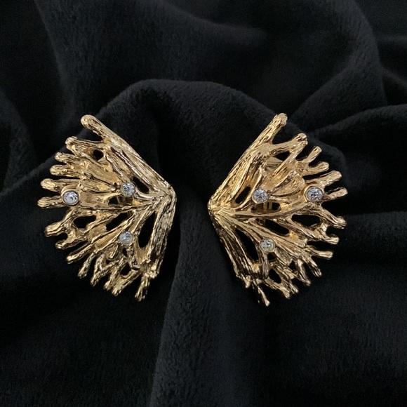 Clip On Earrings Gold Tone Textured Rhinestones Faux Pearls Lot of 4 Vintage - Picture 2 of 10